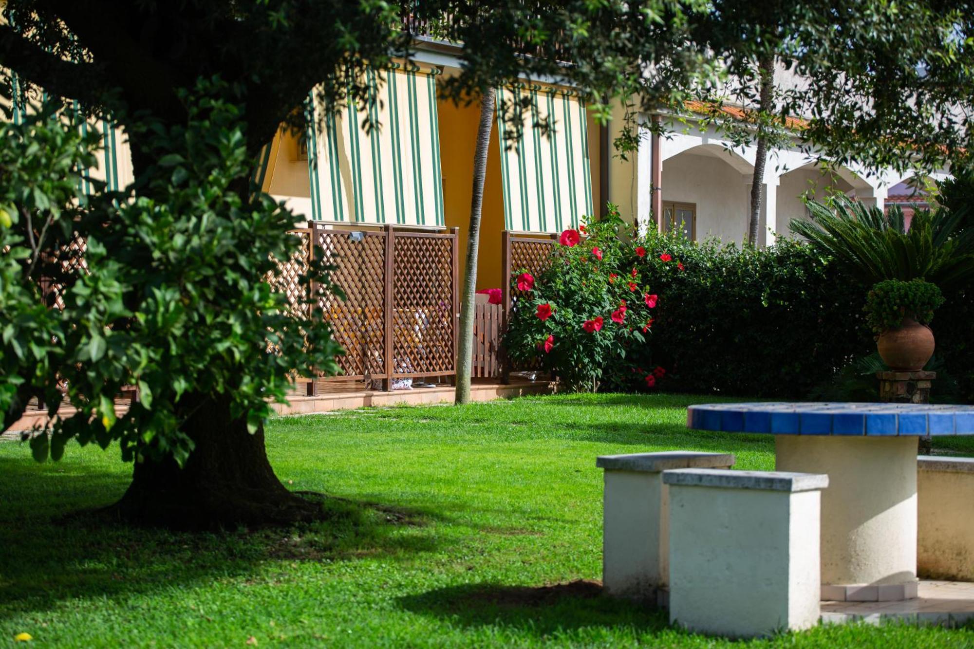 I Lecci Guesthouse San Felice Circeo Exteriör bild